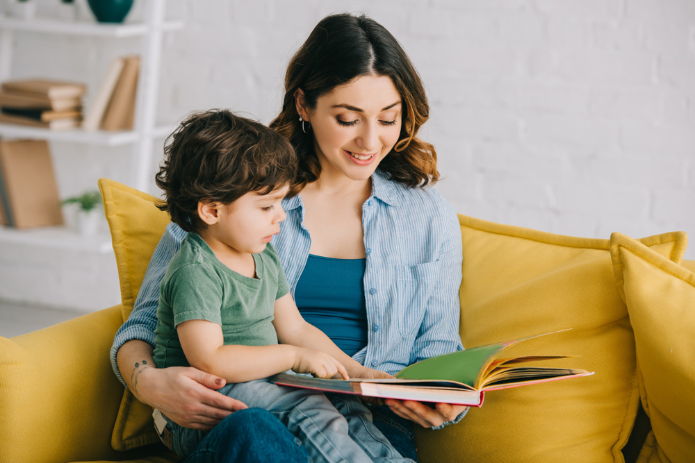 mama_leyendo_libro